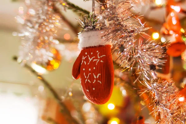 Árbol de Navidad decorado. Festivo brillante fondo brillante —  Fotos de Stock