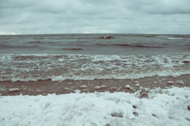 Letonya, Jurmala 'da deniz suyu yüzeyi