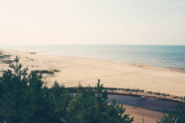 Letonya 'da deniz manzarası.