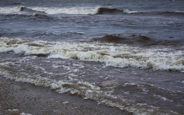 Superficie dell'acqua di mare a Jurmala, Lettonia — Foto Stock