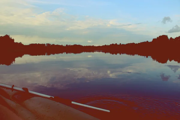 Όμορφο Ηλιοβασίλεμα Πάνω Από Λίμνη — Φωτογραφία Αρχείου