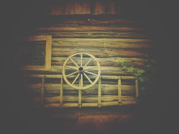 Stare drewniane koła — Zdjęcie stockowe