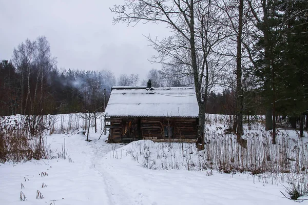Eski kırsal hamamlı kış manzarası — Stok fotoğraf