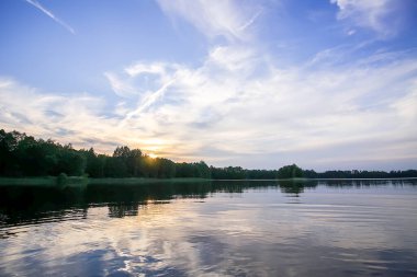Letonya, Latgale, Doğu Avrupa 'da göl manzarası. Yaz doğası