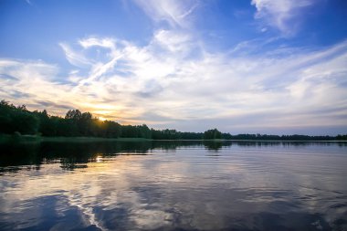 Letonya, Latgale, Doğu Avrupa 'da göl manzarası. Yaz doğası