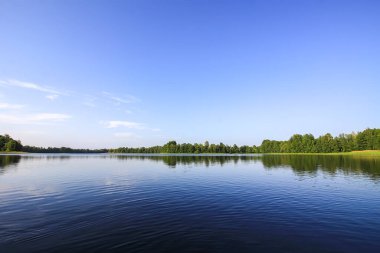 Letonya, Latgale, Doğu Avrupa 'da göl manzarası. Yaz doğası