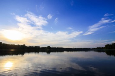 Letonya, Latgale, Doğu Avrupa 'da göl manzarası. Yaz doğası