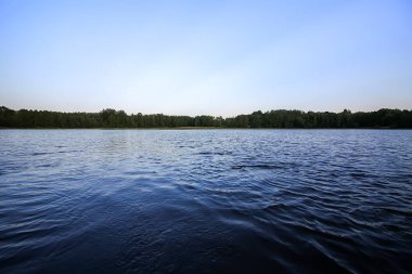 Letonya, Latgale, Doğu Avrupa 'da göl manzarası. Yaz doğası