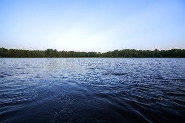 Letonya, Latgale, Doğu Avrupa 'da göl manzarası. Yaz doğası