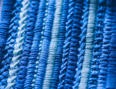 Tuvale işlenmiş nakış. Kapatın..