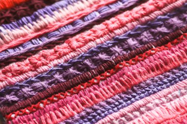 Tuvale işlenmiş nakış. Kapatın..