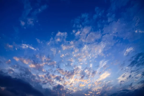 Blauer Sommerhimmel Mit Wolken — Stockfoto