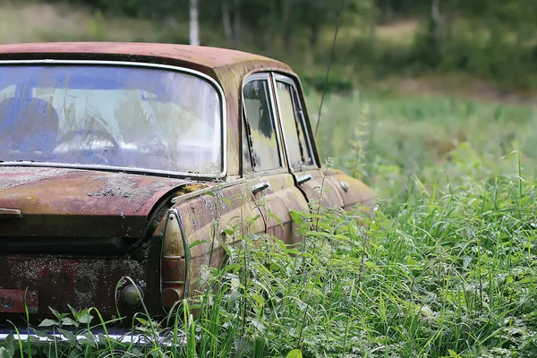 Vintage Soviétique Voiture Rustique Abandonnée Sur Terrain Rural — Photo