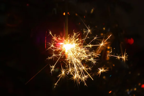 Bengalisches Feuer Festlicher Feuerwerkssalut Geplatzt Festlicher Hintergrund Für Das Neue — Stockfoto