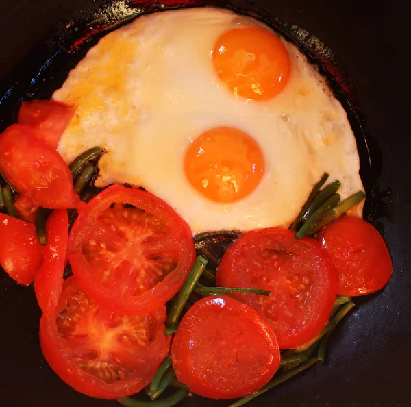 Tomates Huevo Ajo Verde Una Sartén — Foto de Stock