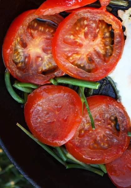 Tomatoes Green Garlic Frying Pan — Stock Photo, Image