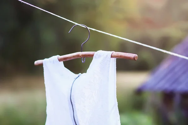 Vestido Lino Colgado Una Percha Aire Libre Día Verano —  Fotos de Stock