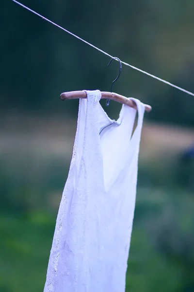 Vestido Lino Colgado Una Percha Aire Libre Día Verano —  Fotos de Stock