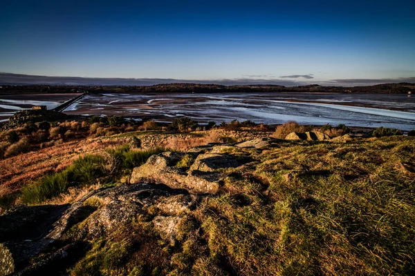 İskoçya'da gündoğumu ile manzara