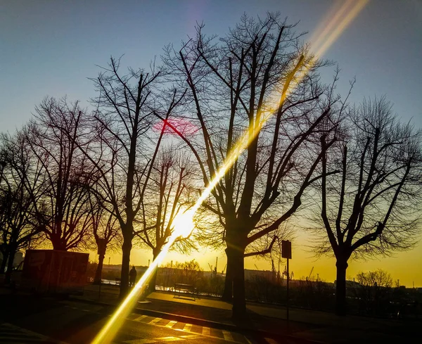 Morgengrauen Der Stadt Frühling Eines Gefleckten Strahls Gelb Blauen Himmel — Stockfoto