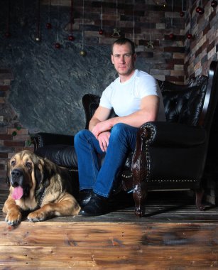 boldshy köpekli adam