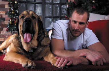 boldshy köpekli adam