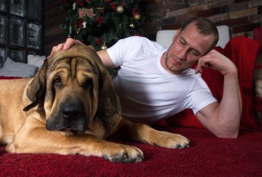 a köpek ile eşleştirilmiş adam