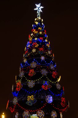 Şehirde şenlik ışıkları