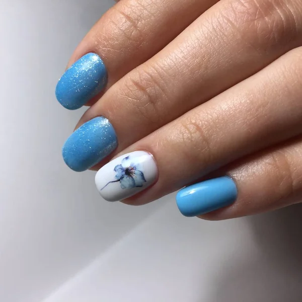 Niebieski Manicure Paznokciach Kobiece Manicure — Zdjęcie stockowe