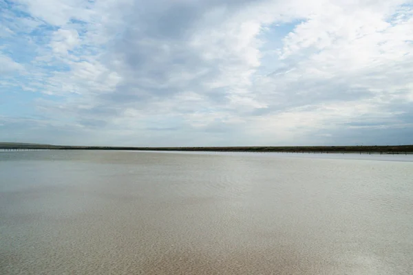 Salina, lago de sal Baskunchak. Região de Astrakhan. Paisagem russa . — Fotografia de Stock