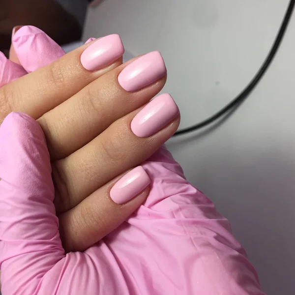 Manucure française sur les ongles. Conception de manucure française. Manucure gel vernis à ongles — Photo