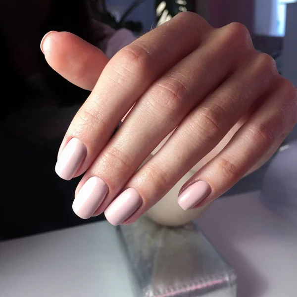 Manucure française sur les ongles. Conception de manucure française. Manucure gel vernis à ongles — Photo