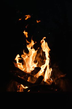 Şöminede ateş, sığ derinlik-in tarla Not