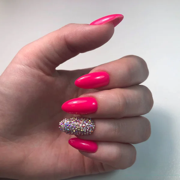 Beautiful Female Hand Red Manicure Close Manicure Gel Polish Red — Stock Photo, Image