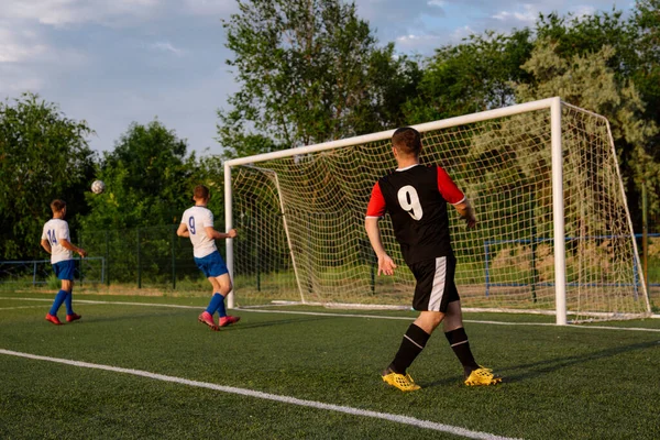 Giocatore Calcio Calcia Pallone Giocatore Calcio Prende Calcio Angolo Giocatore — Foto Stock