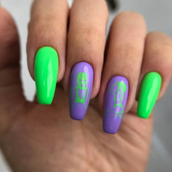 Manicura Multicolorida Perto Mãos Mulher Jovem Com Manicure Bright Pastel — Fotografia de Stock