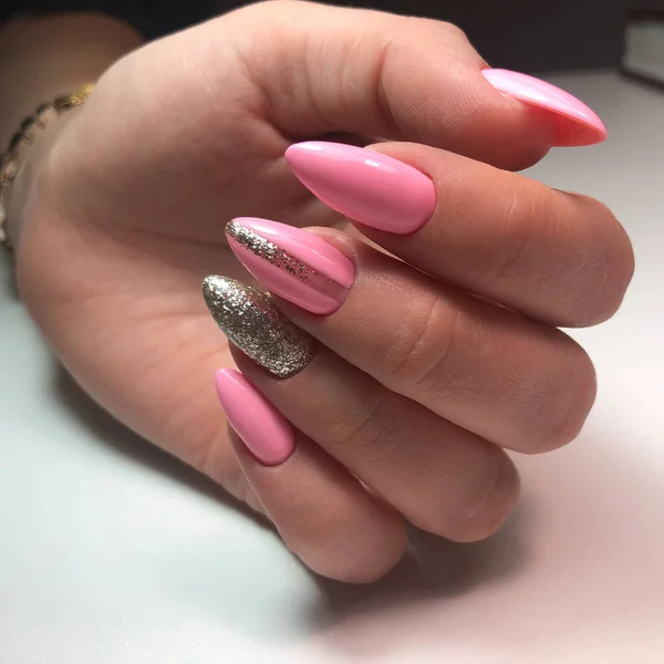 Manicura Multicolor Cerca Las Manos Mujer Joven Con Manicure Bright — Foto de Stock