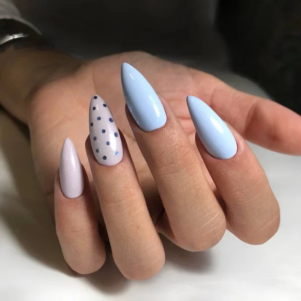 Veelkleurige Manicure Van Dichtbij Jonge Vrouw Handen Met Pastel Manicure — Stockfoto