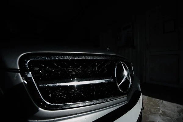 Автомойка Стирание Автомобиля Mercedes Автомойке Самообслуживания — стоковое фото