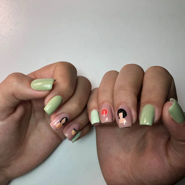 Manicura Multicolorida Perto Mãos Mulher Jovem Com Manicure Bright Pastel — Fotografia de Stock