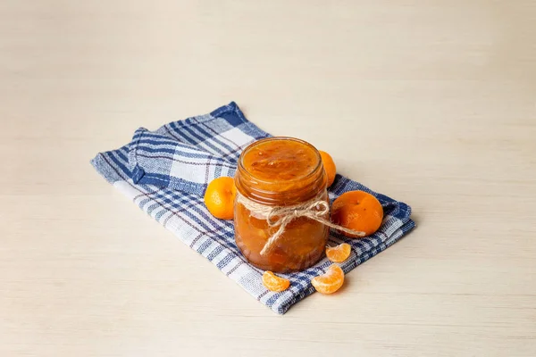 Mandalina Reçeli cam meyve ile mavi havlu