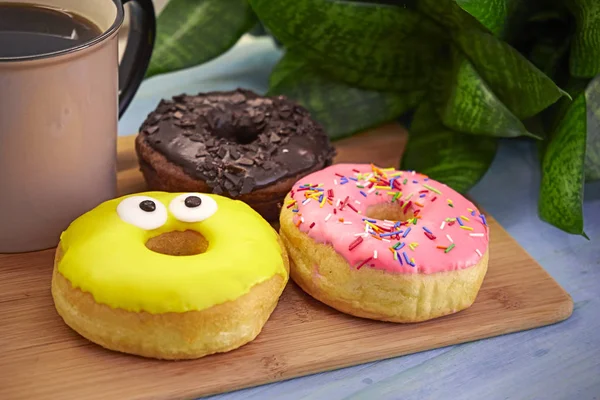 Deliciosas Rosquillas Están Sobre Mesa — Foto de Stock