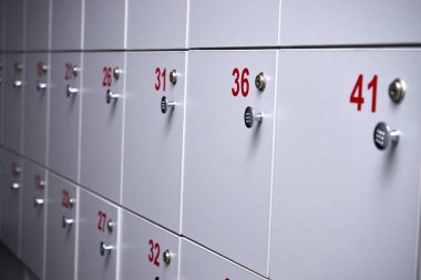 Çok gri saklama kutuları