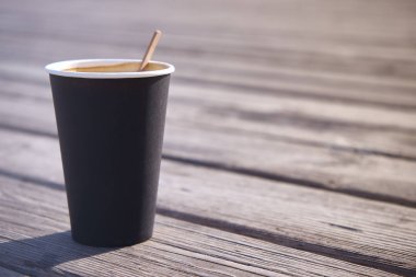 Ahşap arka planda kahve