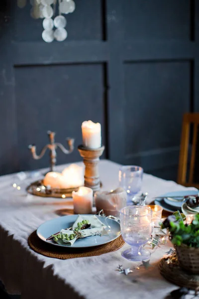 Ajuste de mesa con velas — Foto de Stock