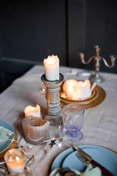 Table setting with candles — Stock Photo, Image