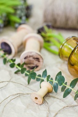 Çiçekçi çalışma alanı düz yatıyordu