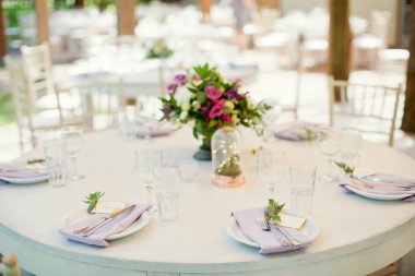 Tablo ayarı ve çiçek kompozisyonlar