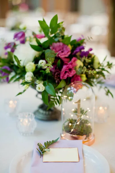 Samenstelling van de bloem met witte en roze bloemen — Stockfoto