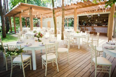 Tablo ayarı ve çiçek kompozisyonlar